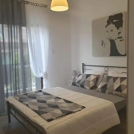 Lucas Lux 아파트 플로지타
