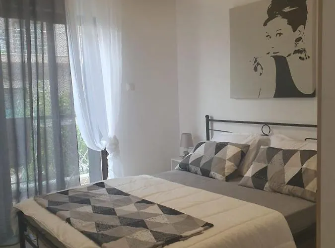 Lucas Lux Apartament Flogita