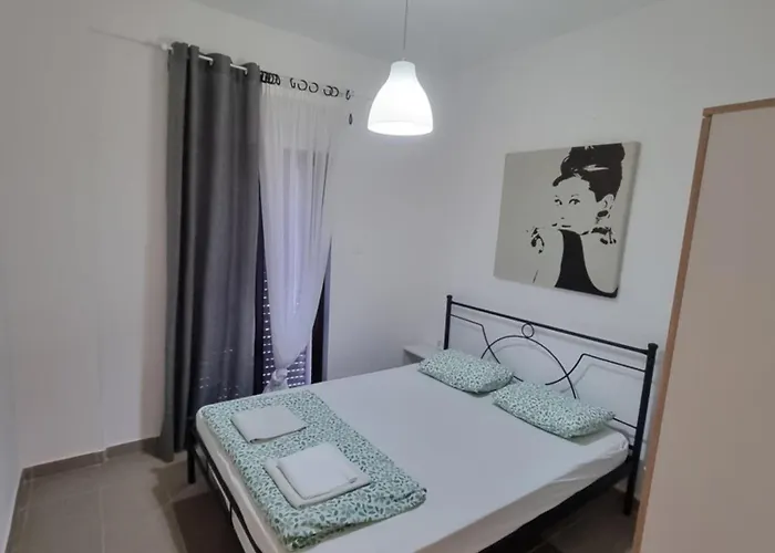 Lucas Lux Apartament Flogita